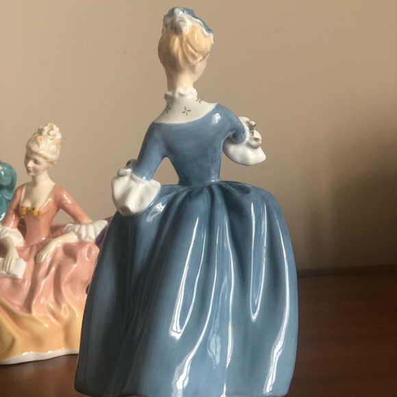 Royal Doulton Vintage Figurine Masquerade - Picture 5 of 7